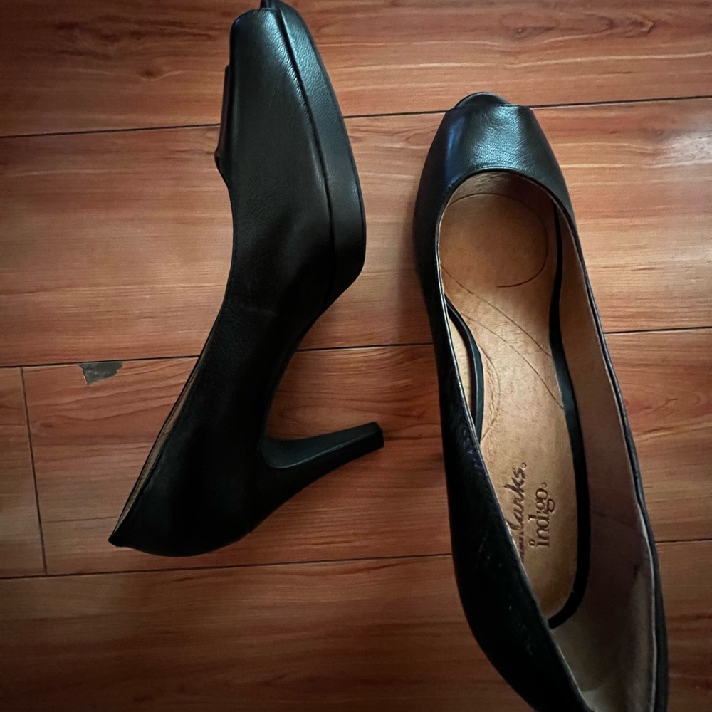 NWT indigo heels